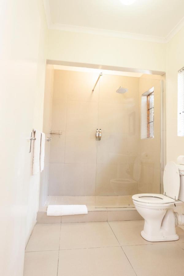 Chez Vincent Hotel Mbombela Екстериор снимка
